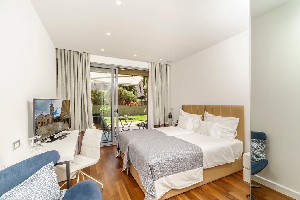 Bed & Breakfast Oasis Life Split