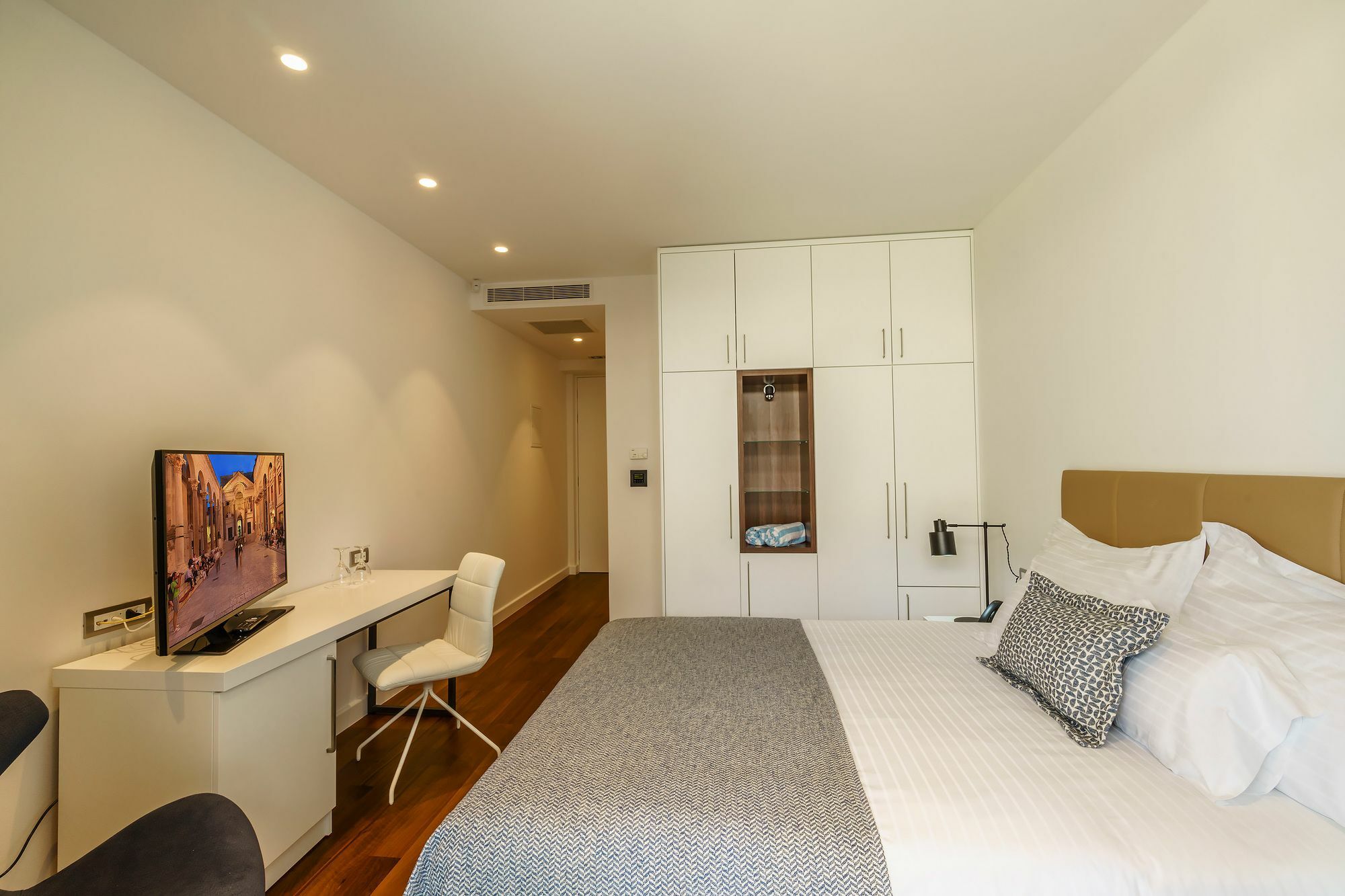 Bed & Breakfast Oasis Life Split